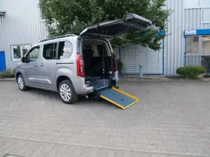 Peugeot Rifter L1 mit Rollstuhlrampe Bild 4