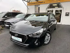 Hyundai i30 cw Family ALLWETTER/PDC/KLIMA/SHZ/TEMPOMAT