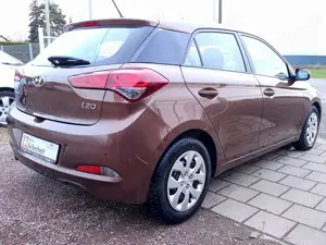Hyundai i20 i20 blue 1.2 Klima,PDC,nur 33 tkm Bild 5