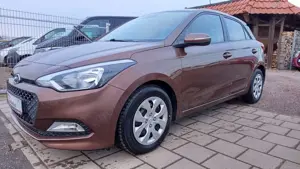 Hyundai i20 i20 blue 1.2 Klima,PDC,nur 33 tkm Bild 2