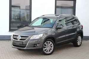 Volkswagen Tiguan 2.0 TDI 4Motion DSG NAVI AHK 140 PS!