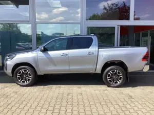 Toyota Hilux 4x4 Double Cab MHEV Autm. Executive Bild 3