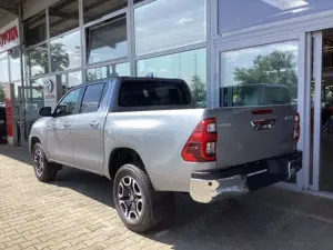 Toyota Hilux 4x4 Double Cab MHEV Autm. Executive Bild 4