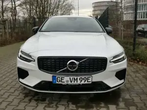 Volvo V60 Ultra Dark PHEV T6 *B+W Sound* Head Up*AHK*Busines Bild 2