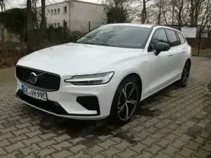 Volvo V60 Ultra Dark PHEV T6 *B+W Sound* Head Up*AHK*Busines