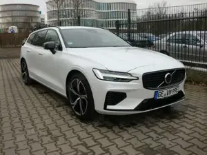 Volvo V60 Ultra Dark PHEV T6 *B+W Sound* Head Up*AHK*Busines Bild 3