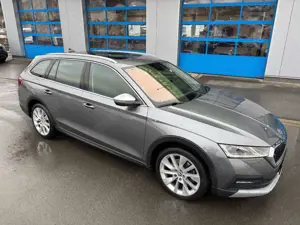 Skoda Octavia Combi Scout 4x4 LED NAV PANO KAMERA AHK Bild 3