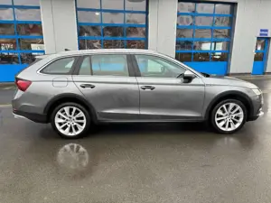 Skoda Octavia Combi Scout 4x4 LED NAV PANO KAMERA AHK Bild 4