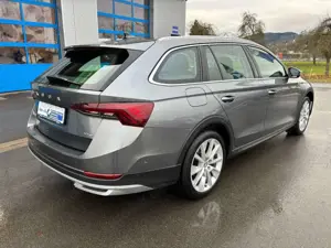 Skoda Octavia Combi Scout 4x4 LED NAV PANO KAMERA AHK Bild 5