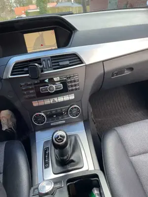 Mercedes-Benz C 180 T CGI Automatik BlueEFFICIENCY Avantgarde Bild 3