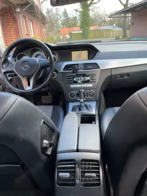 Mercedes-Benz C 180 T CGI Automatik BlueEFFICIENCY Avantgarde Bild 2