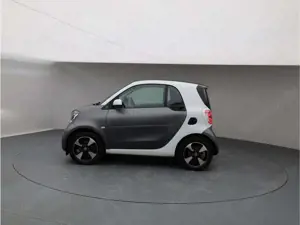 smart forTwo EQ Coupe Passion LEDLicht RüKam CarPlay Bild 3