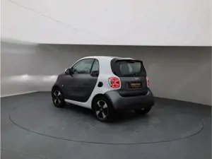 smart forTwo EQ Coupe Passion LEDLicht RüKam CarPlay Bild 4