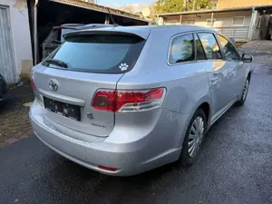 Toyota Avensis 1.8 Kombi Edition *Navi/Kamera/AHK* Bild 4