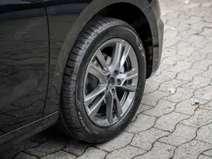 Skoda Fabia 1.0 TSI Tour LED ALU PDC KAMERA Bild 5