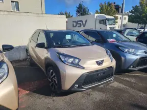 Toyota Aygo X 1.0 Teamplayer mit Kamera Sitzheizung Standort Wet Bild 2
