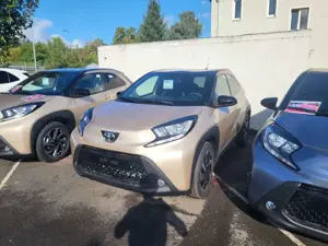 Toyota Aygo X 1.0 Teamplayer mit Kamera Sitzheizung Standort Wet Bild 5