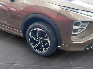 Mitsubishi Eclipse Cross 2.4 PLUG-IN HYBRID 4WD Select Bild 4