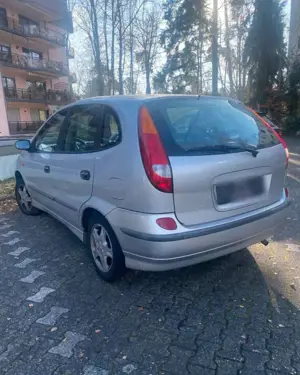Nissan Almera Tino