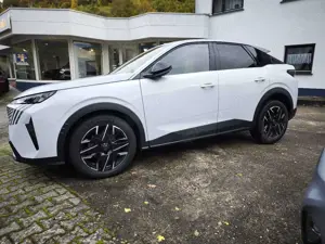 Peugeot 3008 Hybrid 136 1.2 Allure Bild 2