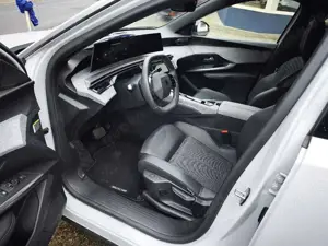 Peugeot 3008 Hybrid 136 1.2 Allure Bild 3