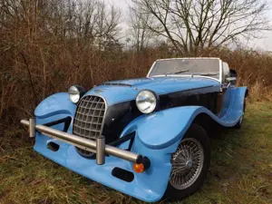 Others Others Ein echter Panther in Bugatti-blau! Geil, oder?