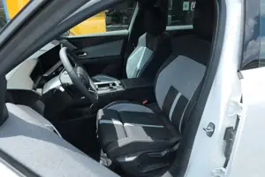 Opel Grandland X Grandland 1.2T eDCT6 GS Tech-P Allwetterreifen Bild 4