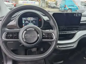 Fiat 500e Icon-Cabrio- Winterpaket-Parkpaket Bild 4