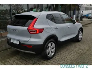 Volvo XC40 Momentum Pro 2WD T3 GEARTRONIC Navi Digitales Cock Bild 4