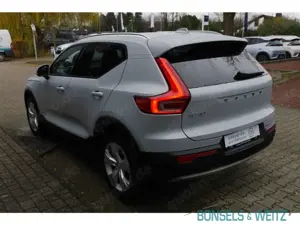 Volvo XC40 Momentum Pro 2WD T3 GEARTRONIC Navi Digitales Cock Bild 3