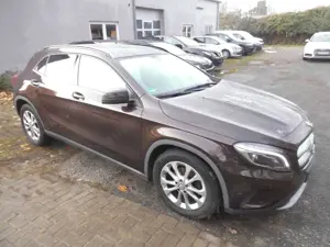 Mercedes-Benz GLA 180 CDI / d AHK/Navi Bild 2