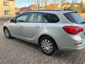 Opel Astra J Tourer Edition*EURO 6*NAVI*PDC*SHZ* Bild 3