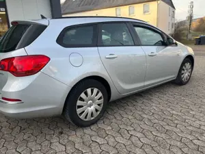 Opel Astra J Tourer Edition*EURO 6*NAVI*PDC*SHZ* Bild 5