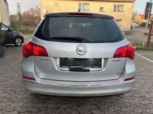 Opel Astra J Tourer Edition*EURO 6*NAVI*PDC*SHZ* Bild 4