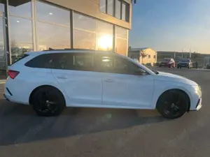 Skoda Octavia 2,0TSi Combi RS Pano Matrix AHK Columbus Bild 4