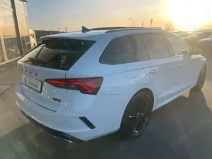 Skoda Octavia 2,0TSi Combi RS Pano Matrix AHK Columbus Bild 5