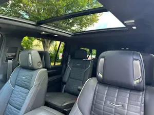 Cadillac Escalade ESV Sport Platinum 2026 24"Räder Bild 2