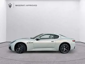 Maserati GranTurismo 361 kW 3.0 V6 AWD Modena Bild 2