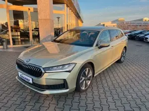 Skoda Superb Combi 150PS DSG Selection Navi