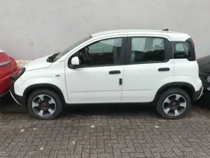 Fiat Panda 1.0 GSE Hybrid MY22 Cross City Sitzheizung Bild 5
