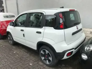 Fiat Panda 1.0 GSE Hybrid MY22 Cross City Sitzheizung Bild 3