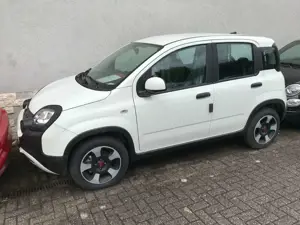 Fiat Panda 1.0 GSE Hybrid MY22 Cross City Sitzheizung Bild 2