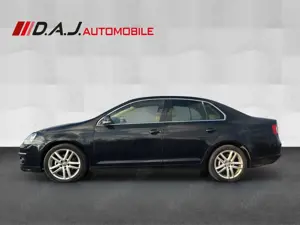 Volkswagen Jetta 2.0 FSI Aut. Sportline / Leder NAV SHZ PDC Bild 2
