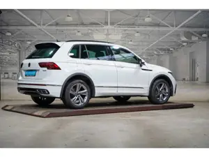 Volkswagen Tiguan R-Line 2.0 TDI 4M Head-Up Harman LEDER Bild 3
