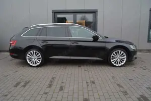 Skoda Superb Combi Style-LM19-Canton-AHK Bild 2
