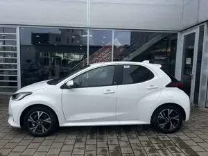 Toyota Yaris Hybrid 116 1.5 VVT-i Teamplayer (XPA1) Bild 4