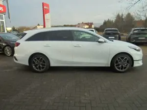 Kia Ceed SW / cee'd SW 1.5 T-GDI Ultimate Edition DCT7 Style Paket Bild 4