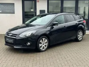 Ford Focus Turnier Titanium°SitzHzg°Klimaa.°AHK°PDC°