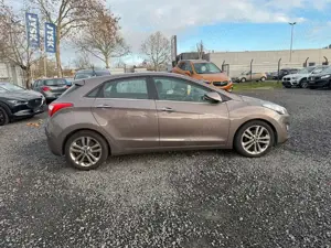 Hyundai i30 YES!/NAVI/KAMERA/TÜV NEU