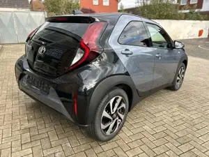 Toyota Aygo X 1,0l Teamplayer ACC RFK SHZ ACP Digital Cockpit Bl Bild 3
